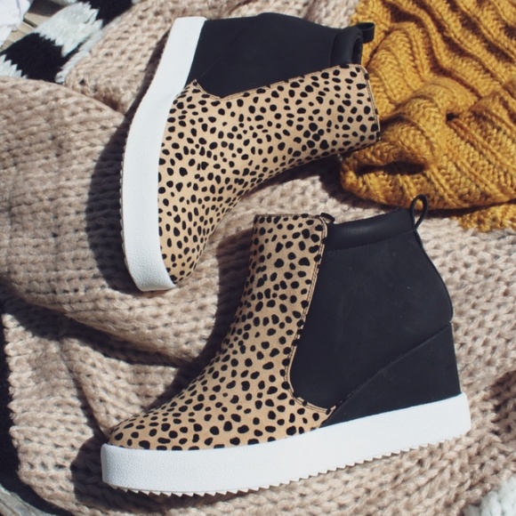 Shoes - 🆕️//Fall Favorite Collection// Wedge Sneaker